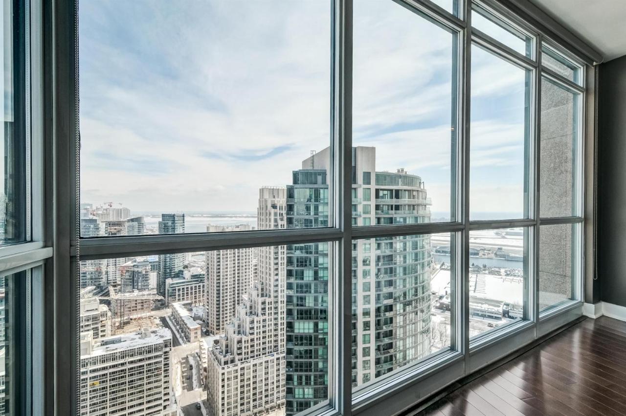 Apartment Bird's Eye View Polished Penthouse Toronto