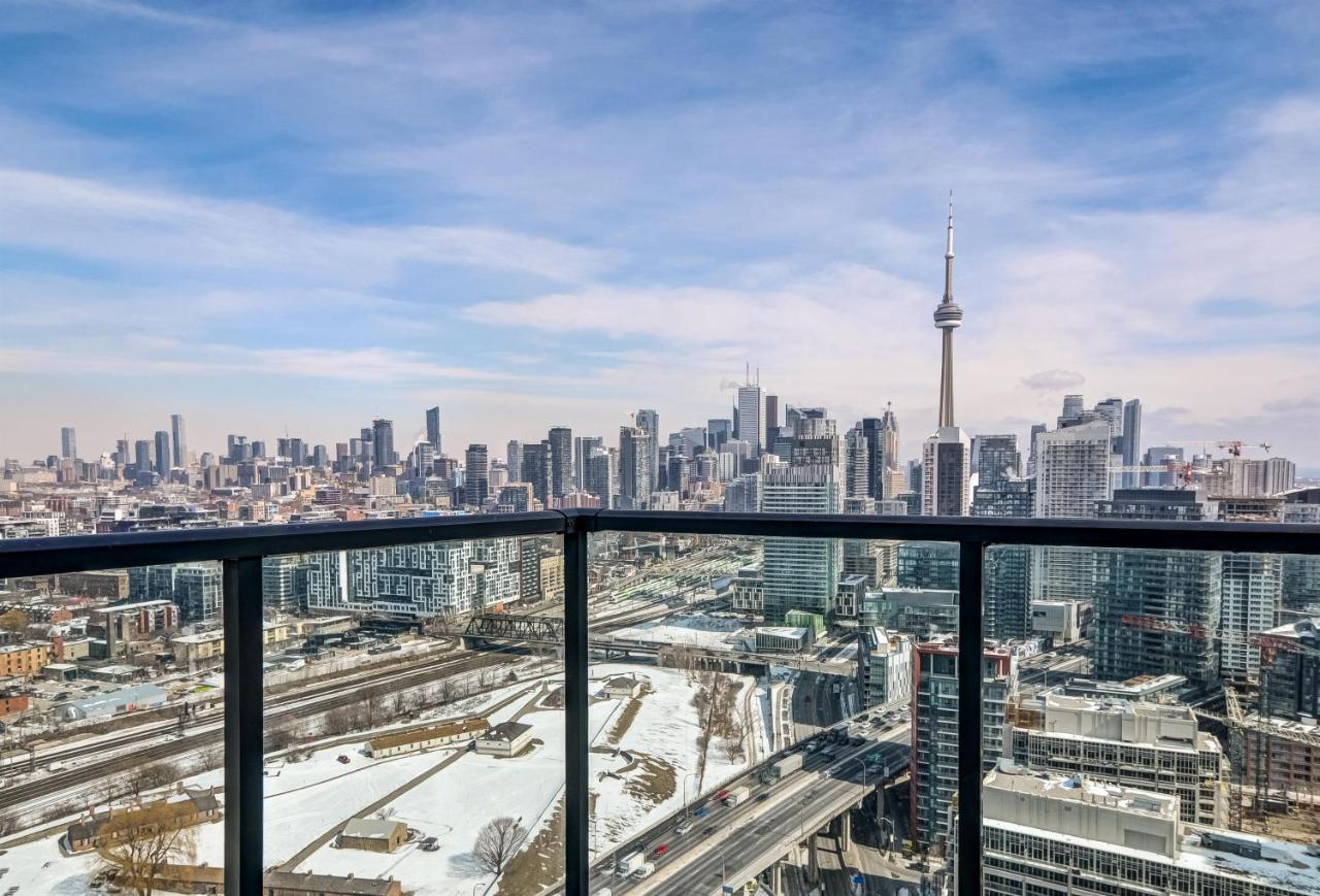 Apartment Bird's Eye View Polished Penthouse Toronto