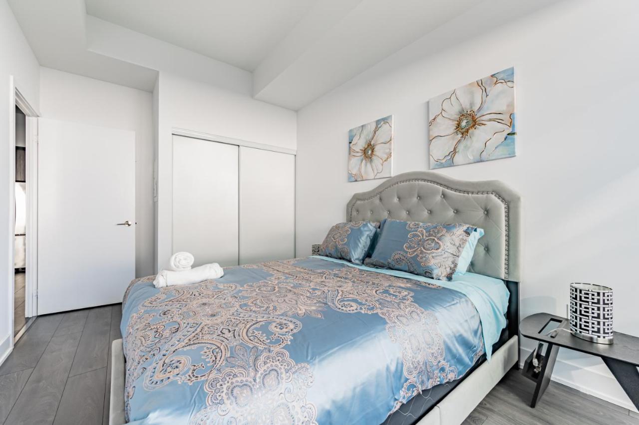 Apartment In Parklawn & Lake Shore With Free Parking Close To Airport Toronto