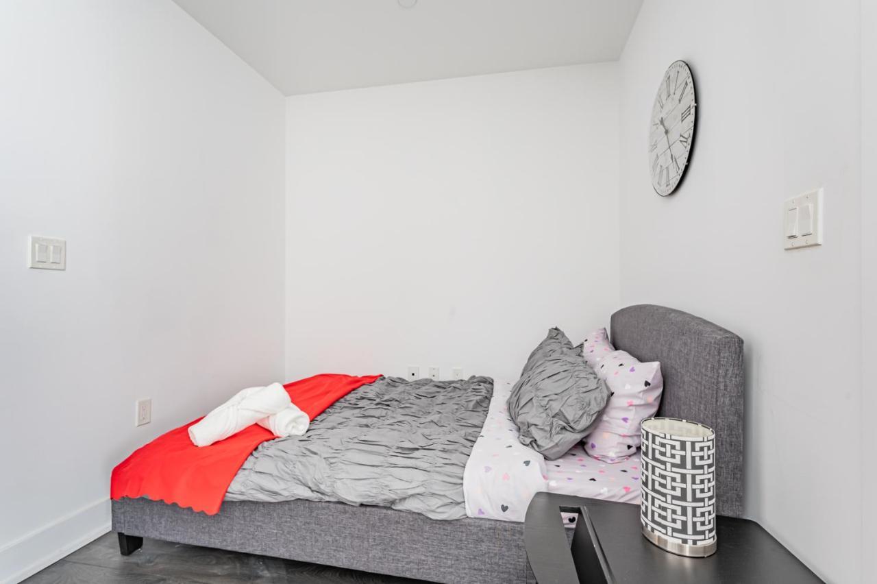 In Parklawn & Lake Shore With Free Parking Close To Airport Apartment