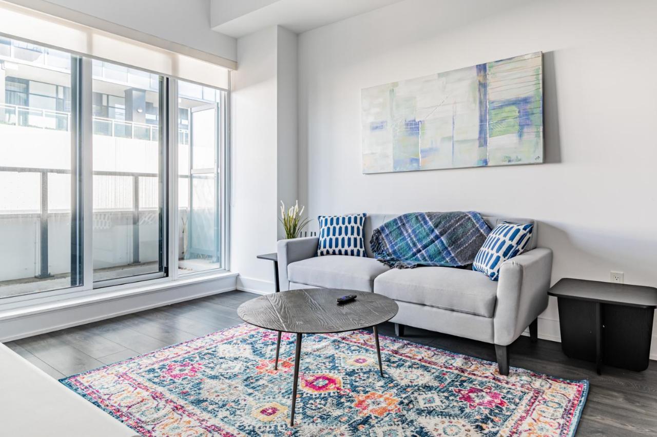 In Parklawn & Lake Shore With Free Parking Close To Airport