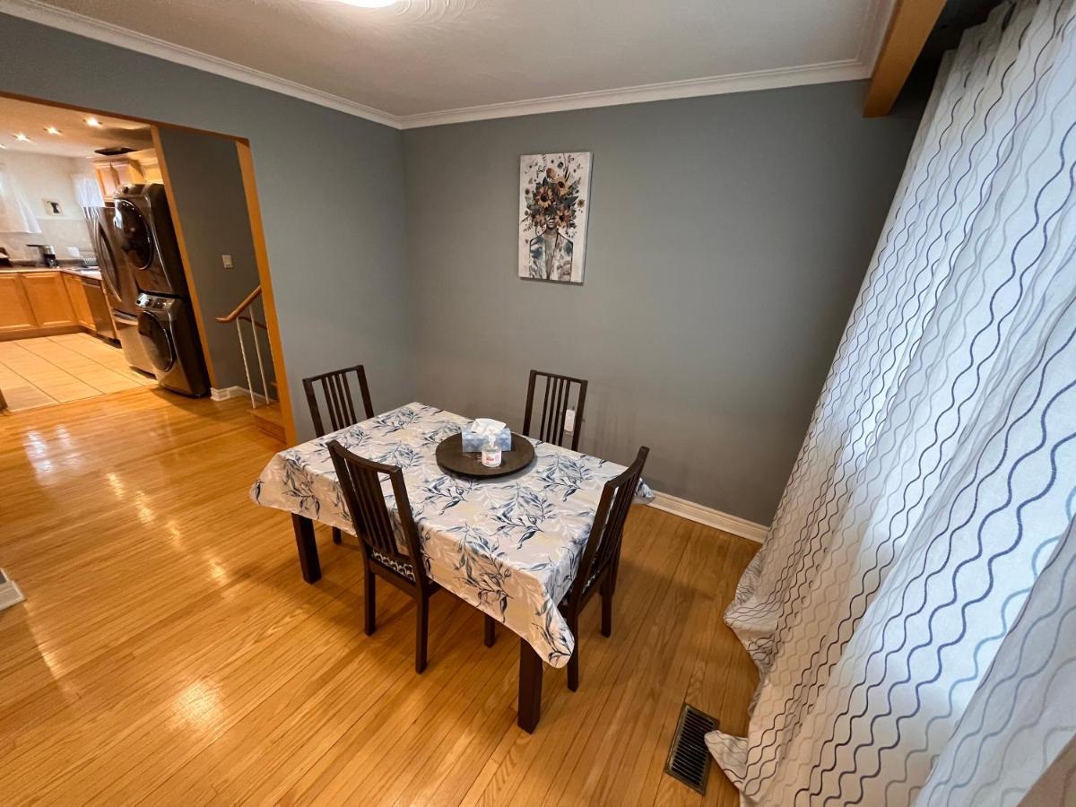 Large Private Close To Finch Homestay Toronto