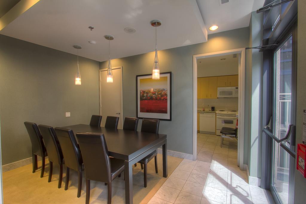 Aparthotel Sky Yorkville 4*