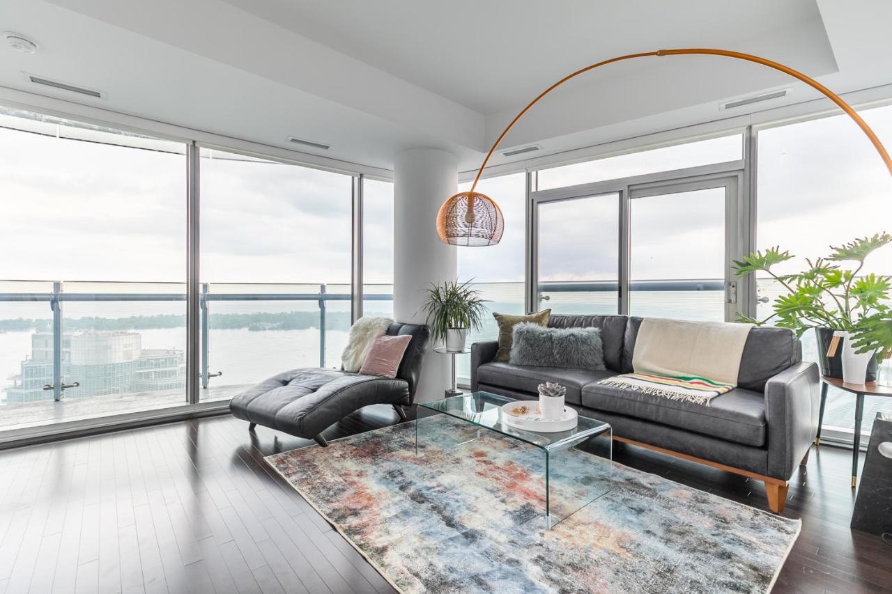 Cloud 9 In Downtown Apartment