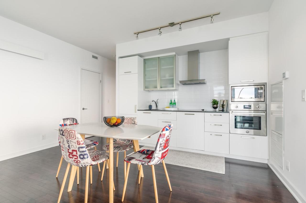 Apartment Cloud 9 In Downtown Toronto