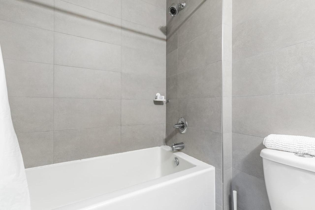 Ferienhaus Luxury 1br - King Bed - Stunning View Toronto
