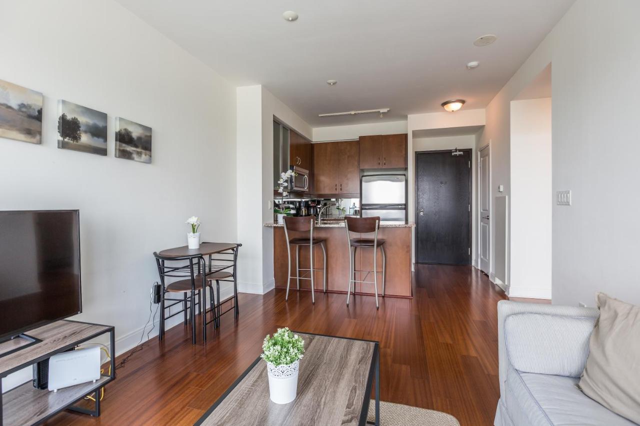 Downtown Condo, Entertainment And Financial District Hotel Toronto