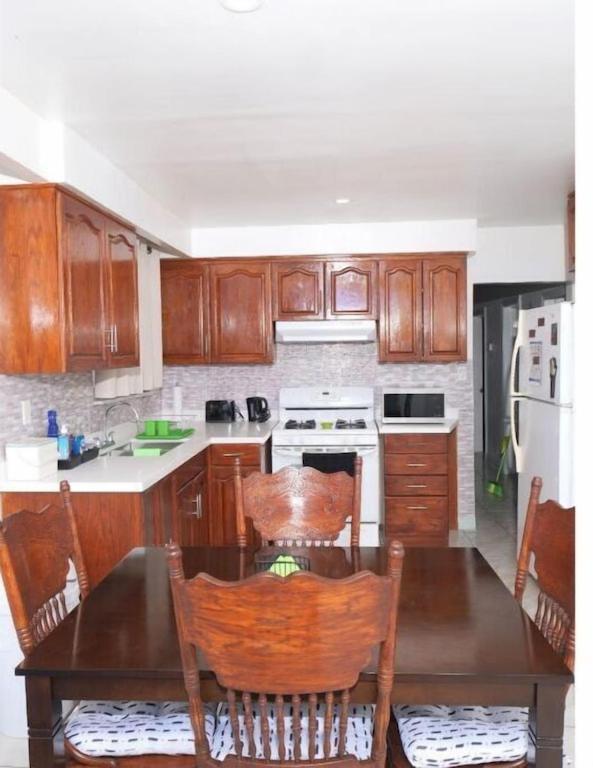 Raised Bungalo Holiday home Toronto