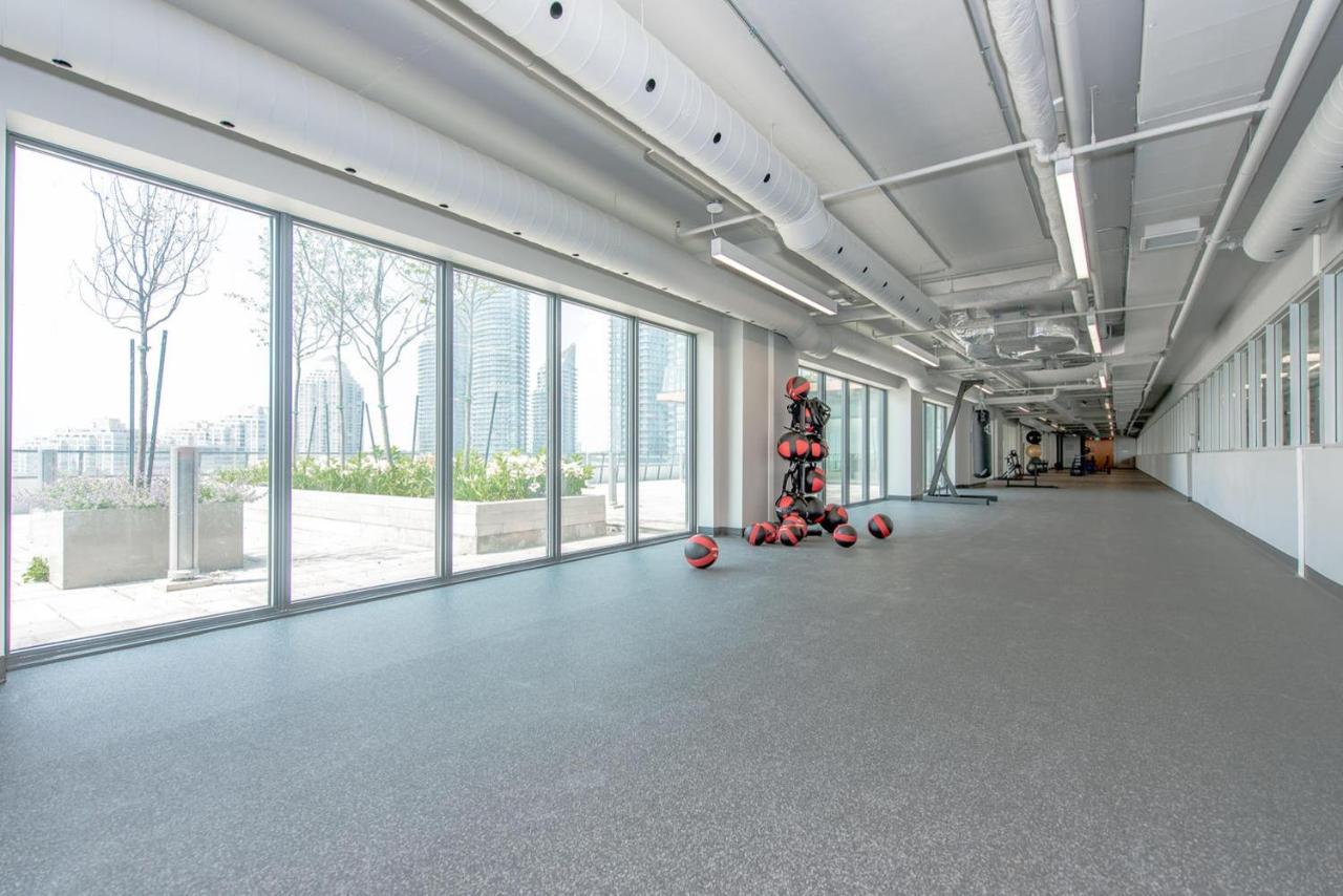 Apartment In Parklawn & Lake Shore With Free Parking Close To Airport