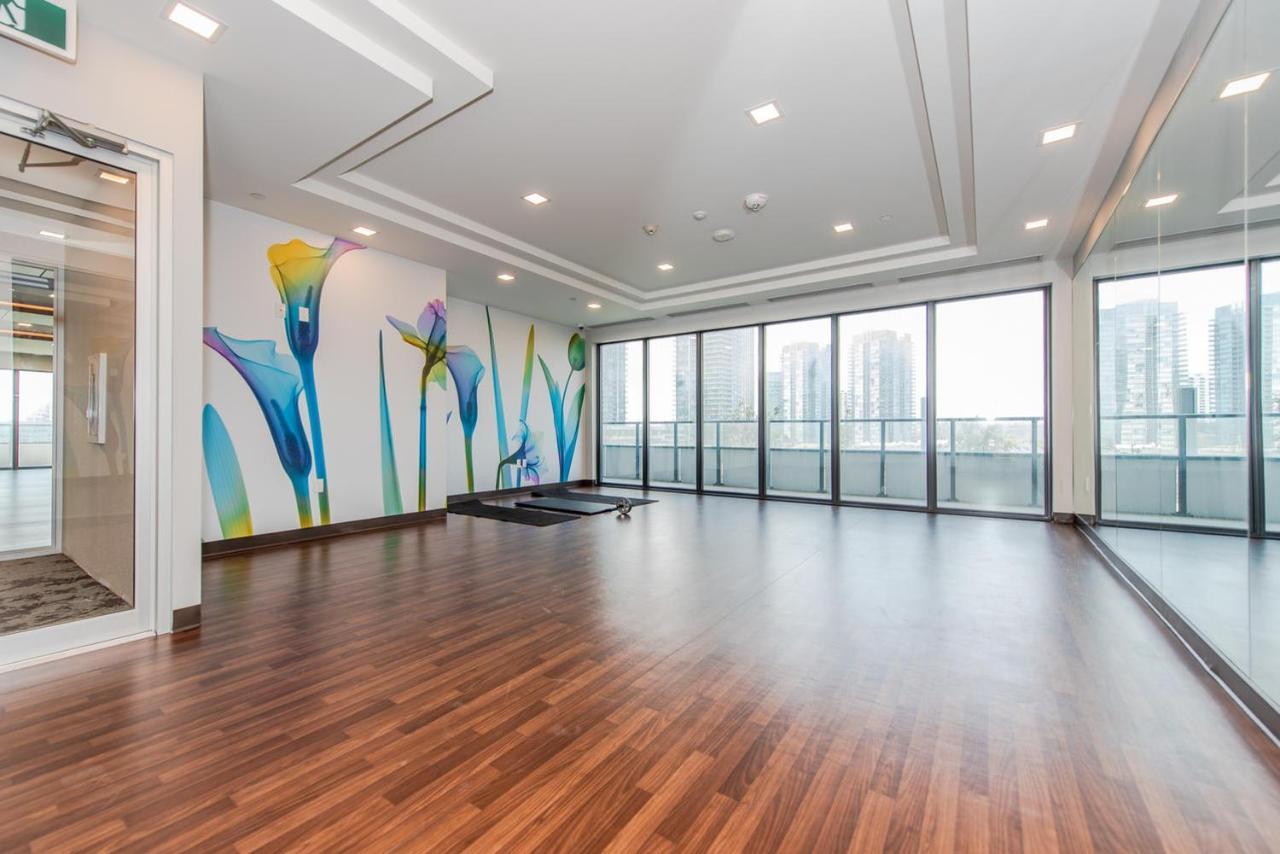 In Parklawn & Lake Shore With Free Parking Close To Airport Toronto