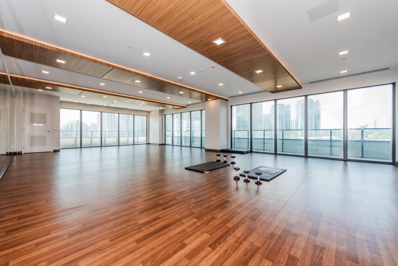 In Parklawn & Lake Shore With Free Parking Close To Airport