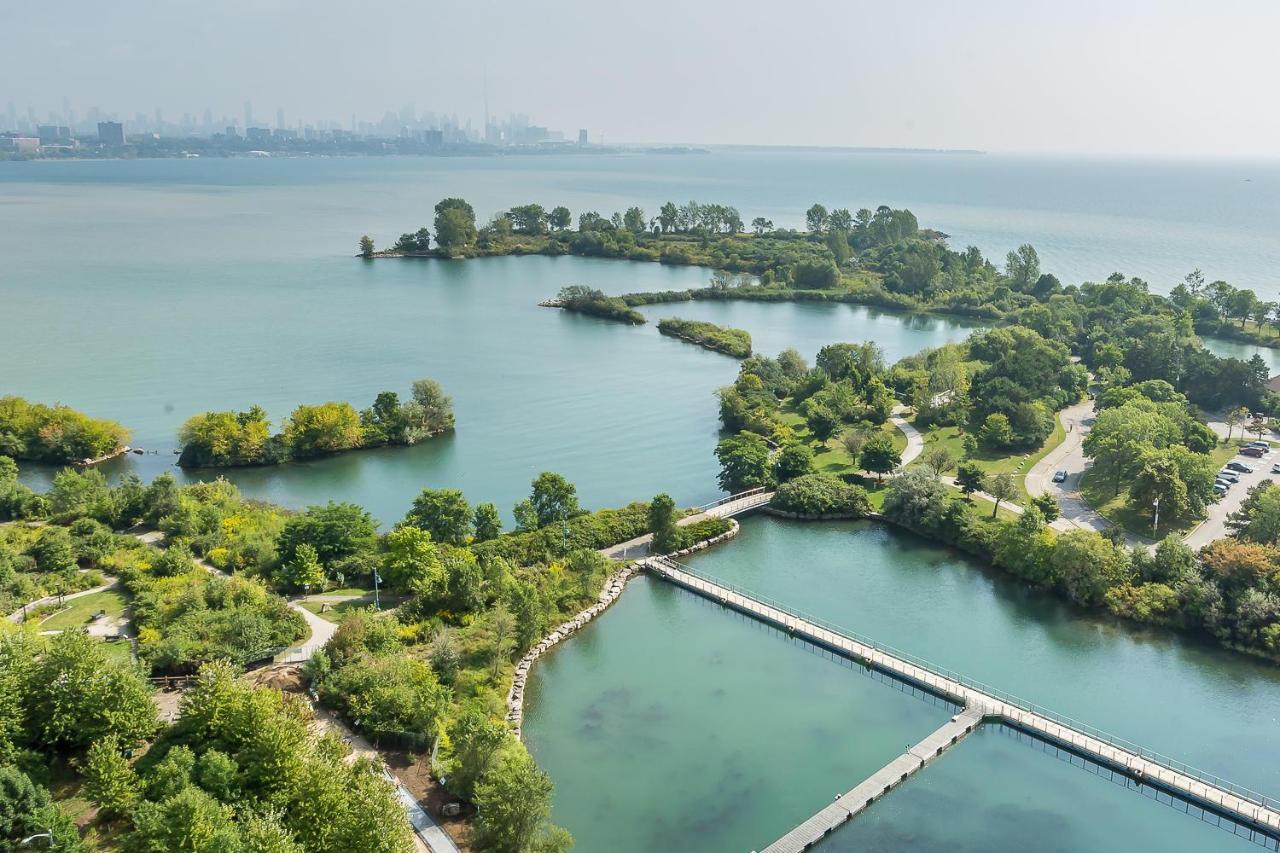 In Parklawn & Lake Shore With Free Parking Close To Airport *