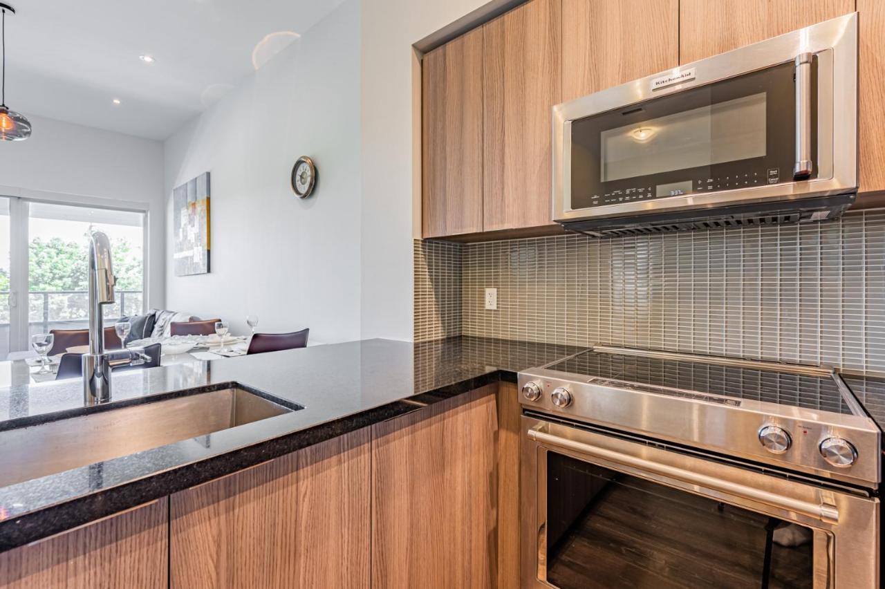 Apartment In Parklawn & Lake Shore With Free Parking Close To Airport *