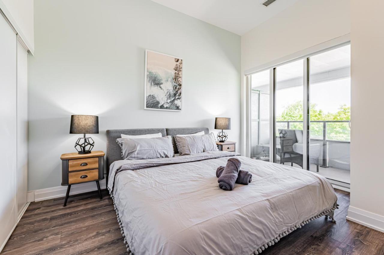 In Parklawn & Lake Shore With Free Parking Close To Airport Toronto