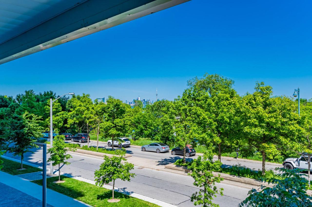In Parklawn & Lake Shore With Free Parking Close To Airport