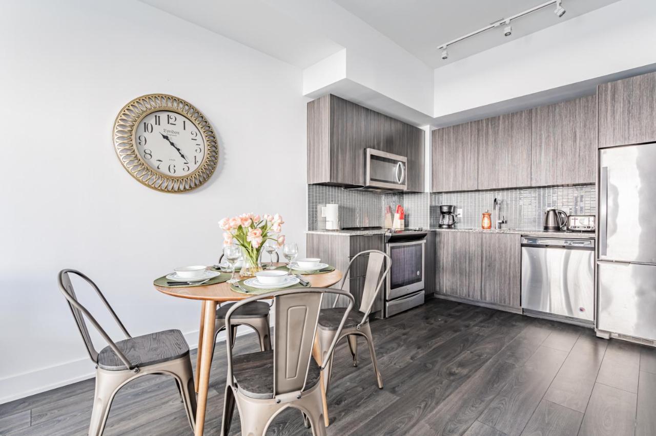 In Parklawn & Lake Shore With Free Parking Close To Airport * Toronto