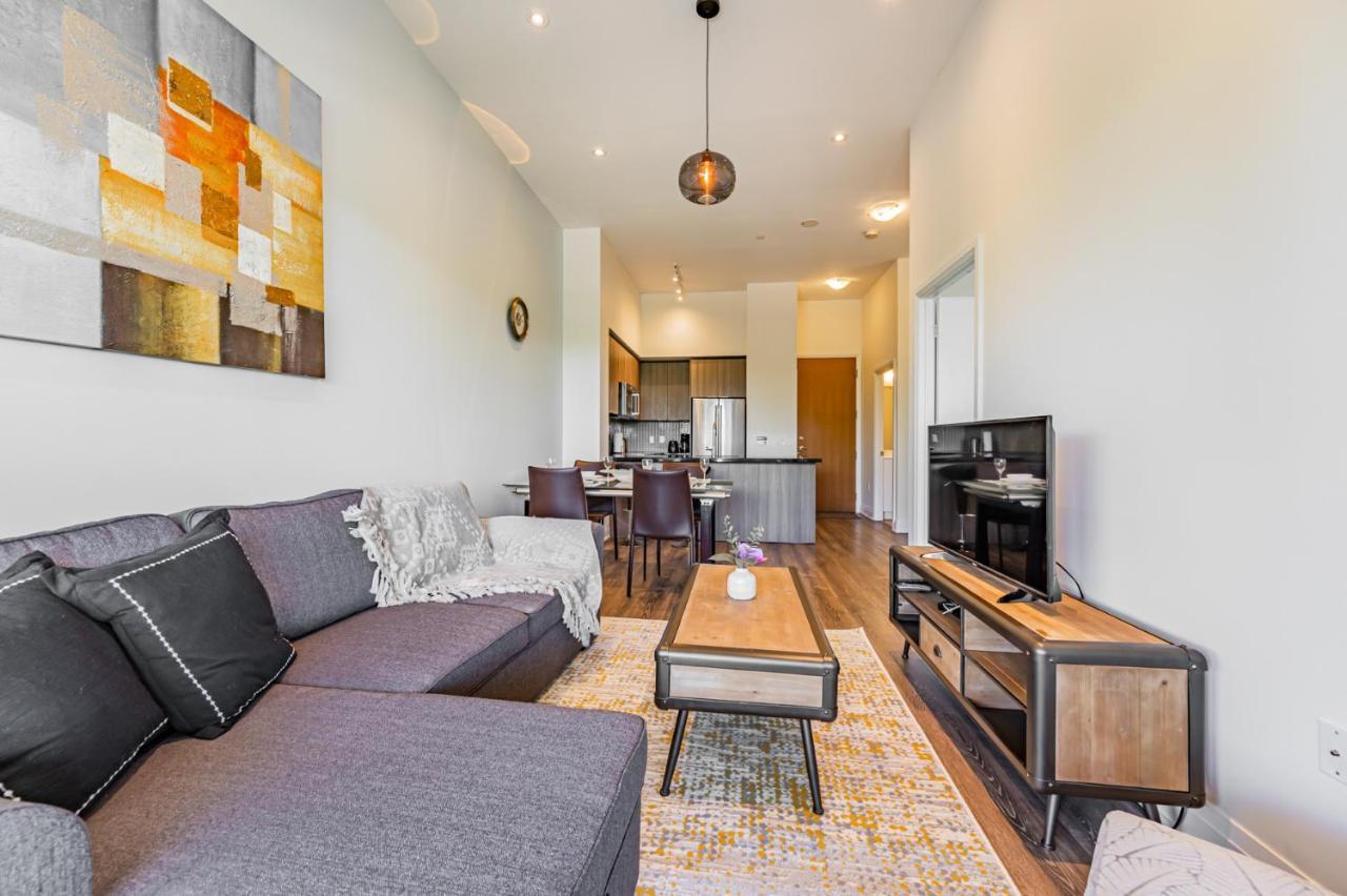 In Parklawn & Lake Shore With Free Parking Close To Airport Toronto