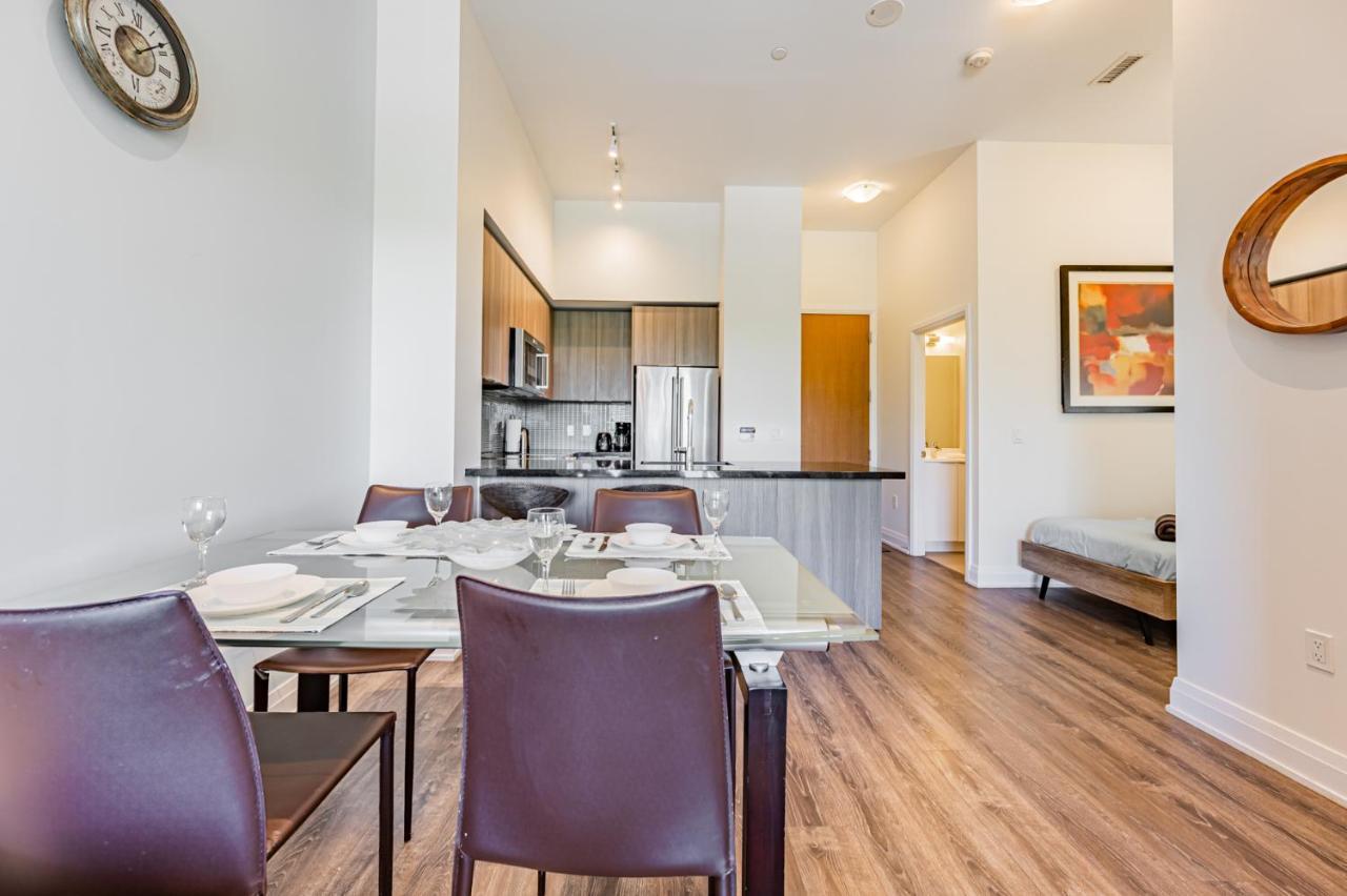 In Parklawn & Lake Shore With Free Parking Close To Airport * Toronto