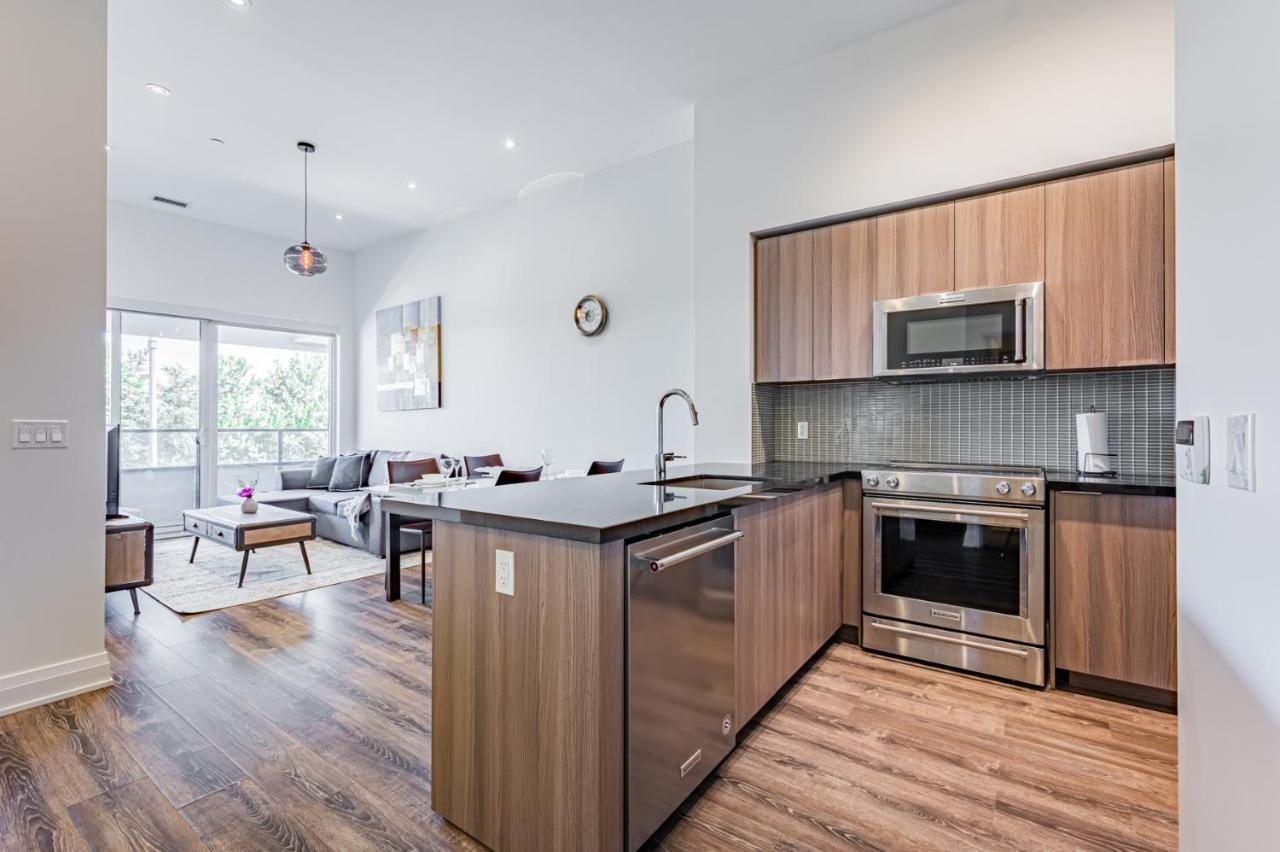 In Parklawn & Lake Shore With Free Parking Close To Airport Apartment