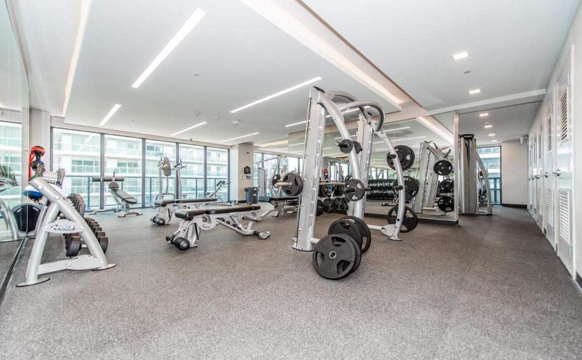 Apartment In Parklawn & Lake Shore With Free Parking Close To Airport *