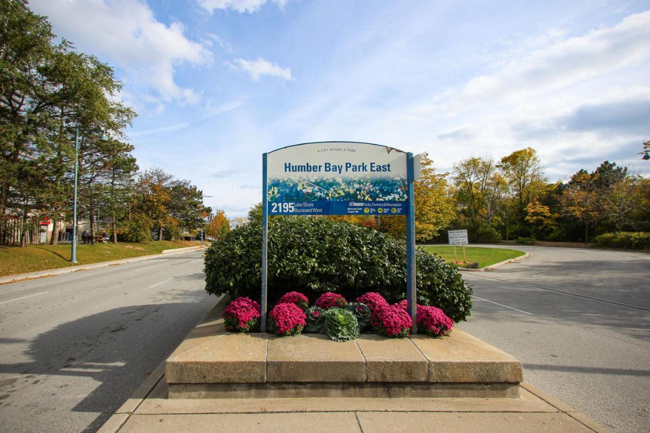In Parklawn & Lake Shore With Free Parking Close To Airport Toronto