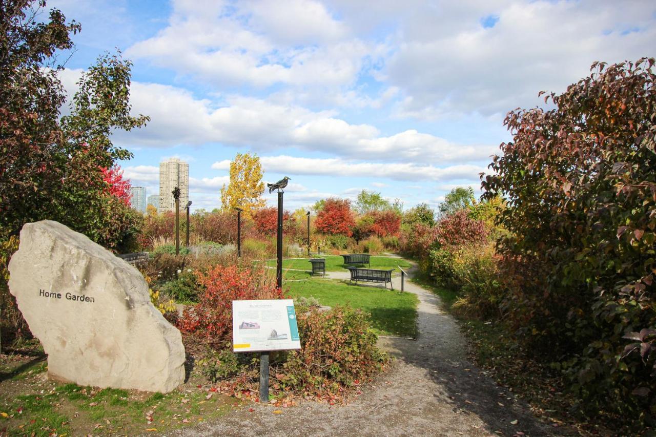 Apartment In Parklawn & Lake Shore With Free Parking Close To Airport Toronto