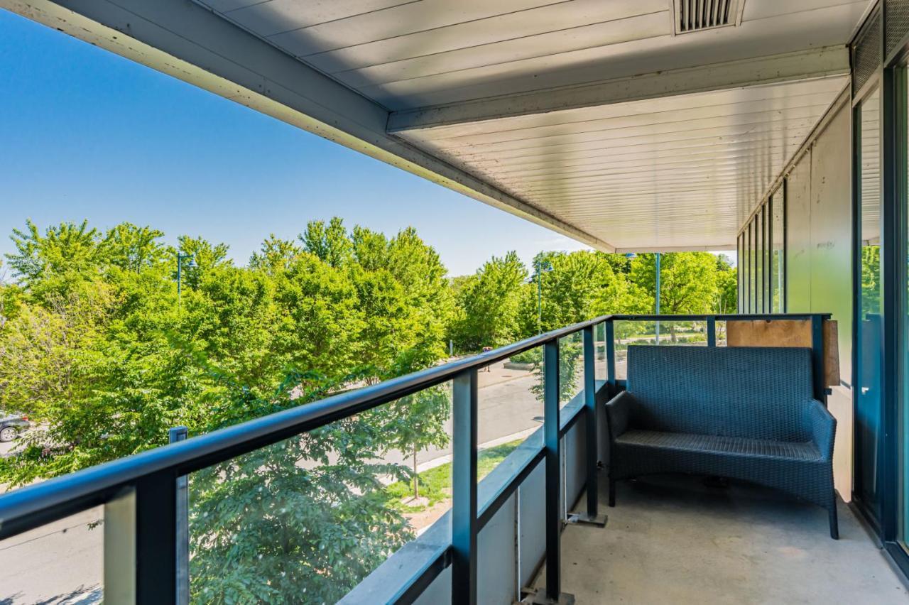 Apartment In Parklawn & Lake Shore With Free Parking Close To Airport