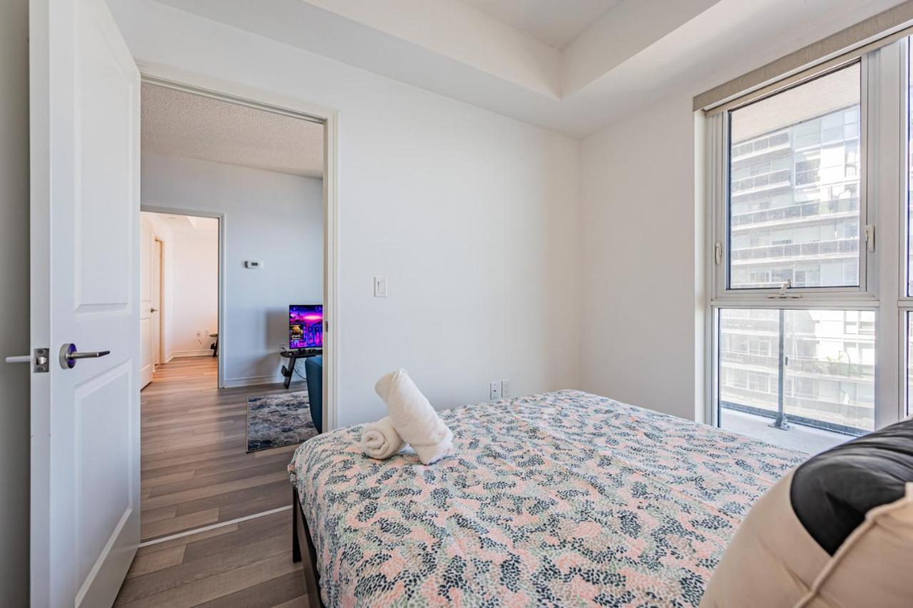 In Parklawn & Lake Shore With Free Parking Close To Airport