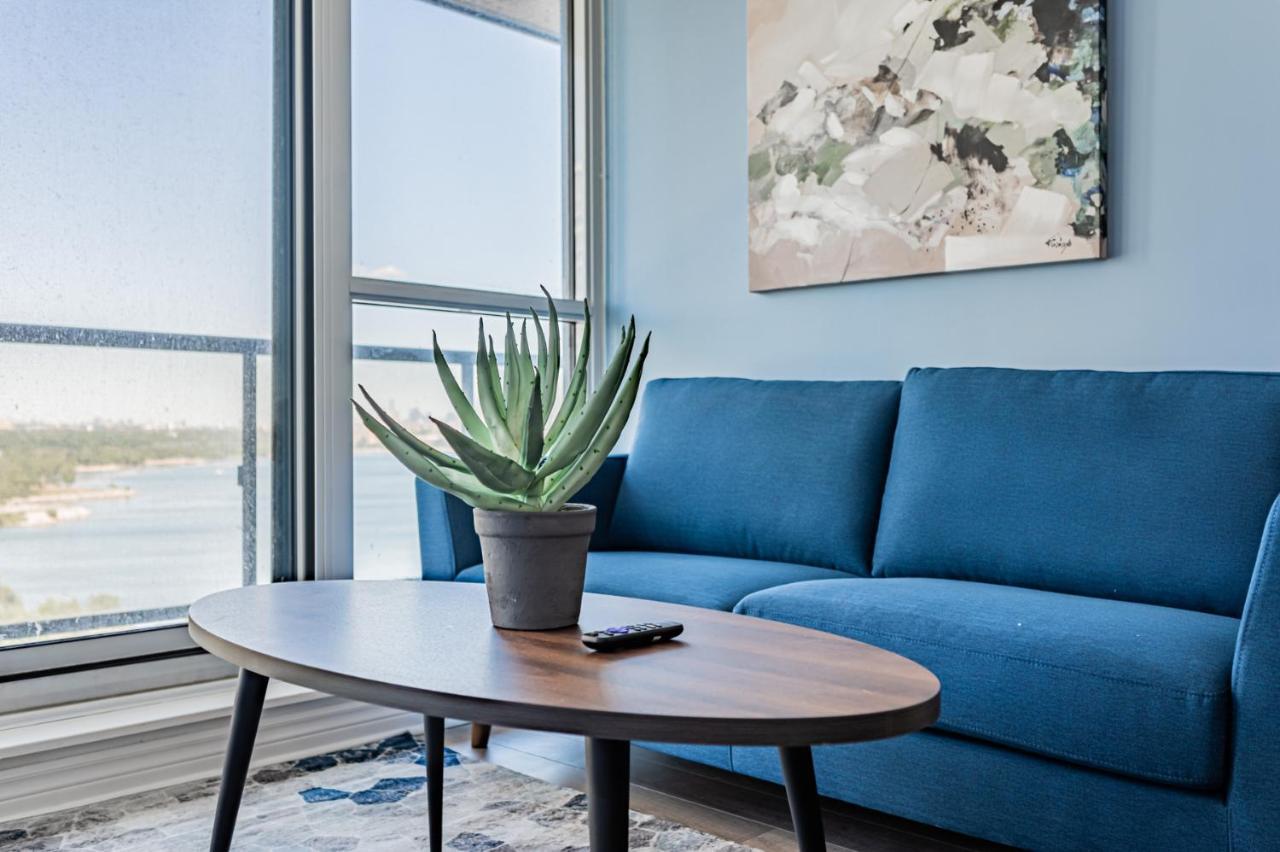In Parklawn & Lake Shore With Free Parking Close To Airport