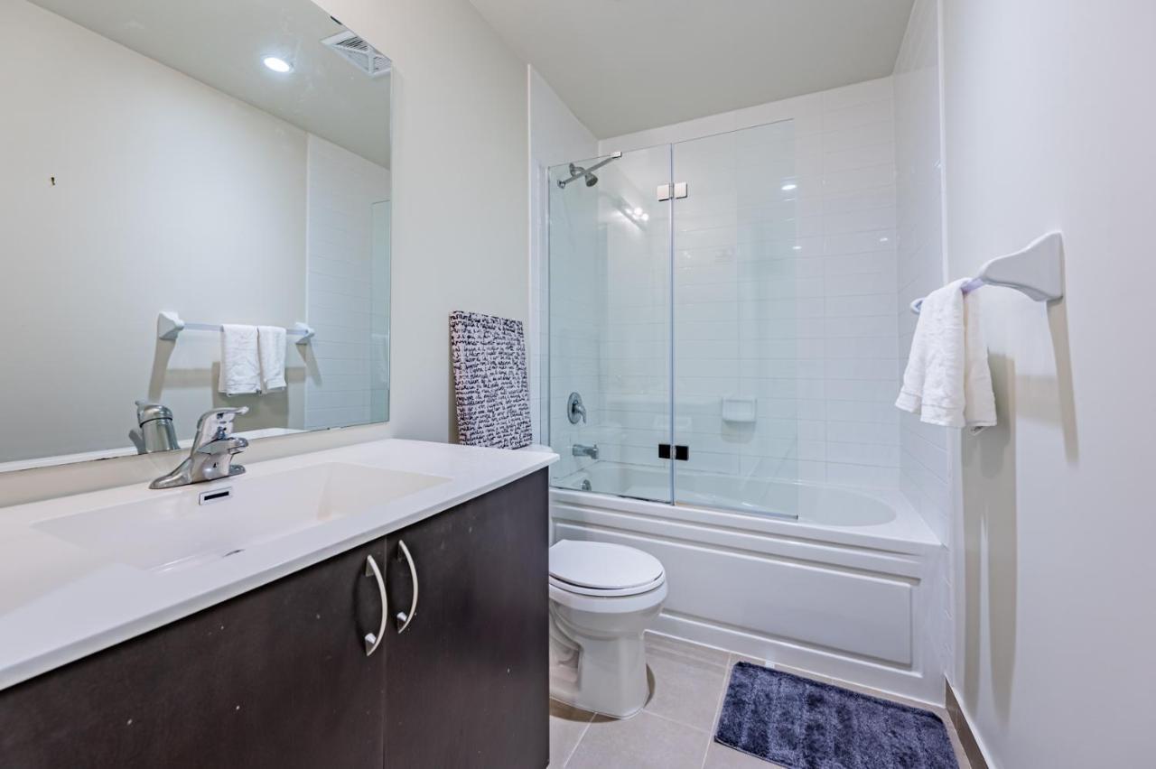 Apartment In Parklawn & Lake Shore With Free Parking Close To Airport