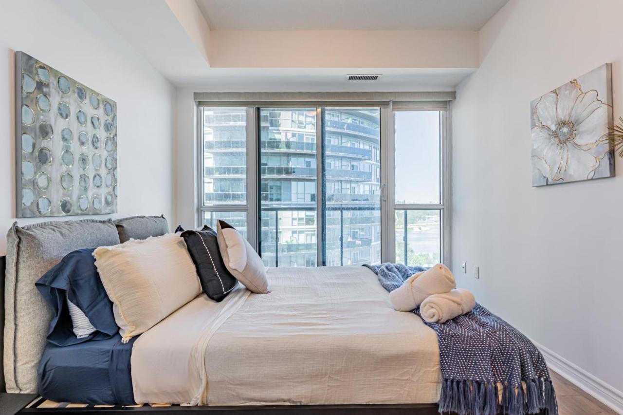 In Parklawn & Lake Shore With Free Parking Close To Airport Apartment *