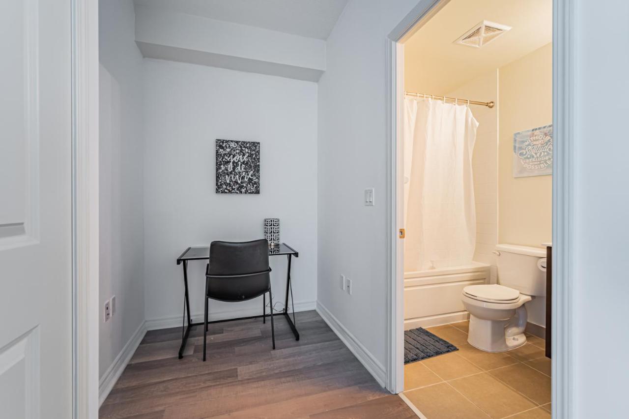 In Parklawn & Lake Shore With Free Parking Close To Airport