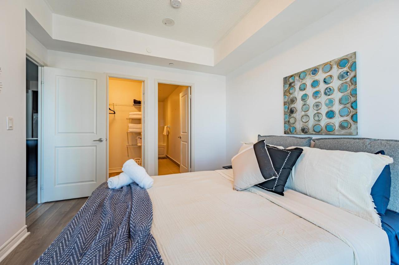 In Parklawn & Lake Shore With Free Parking Close To Airport Apartment
