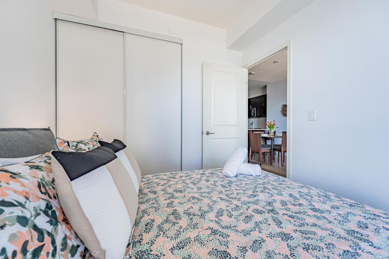 In Parklawn & Lake Shore With Free Parking Close To Airport * Toronto