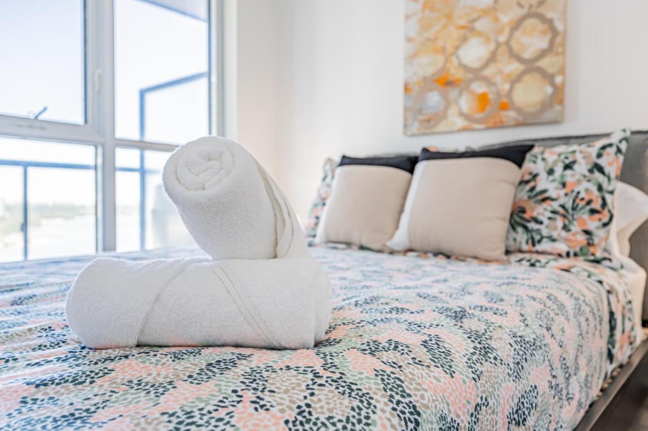 In Parklawn & Lake Shore With Free Parking Close To Airport Toronto