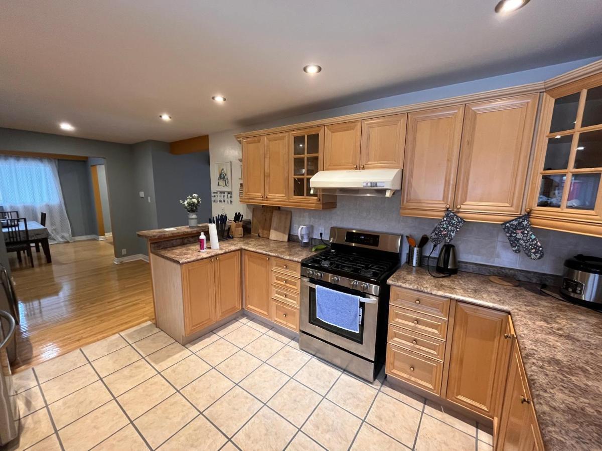 Homestay Large Private Close To Finch Toronto