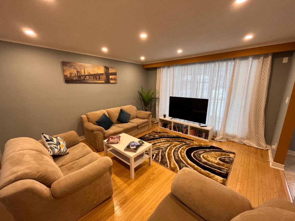 Large Private Close To Finch Homestay Toronto