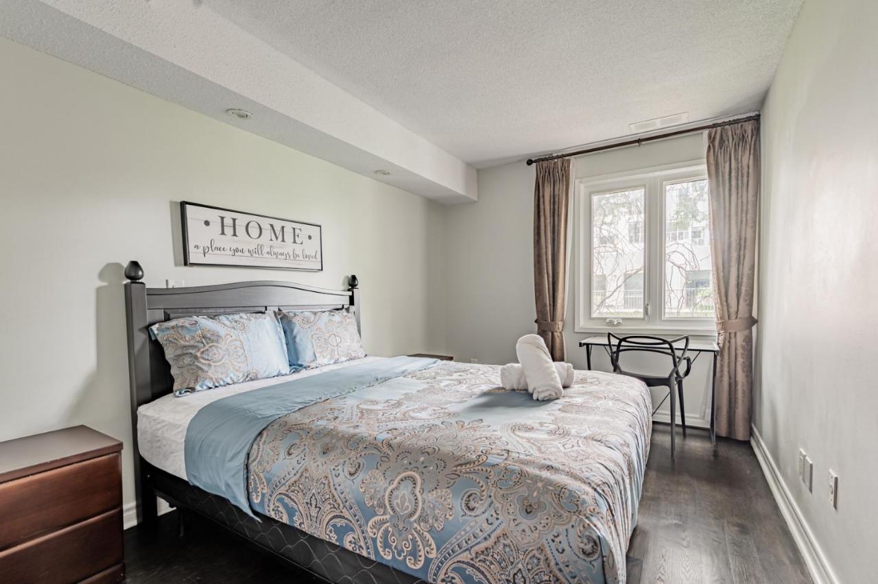 Beautiful In Downtown Core Close To Subway Station! Apartment *