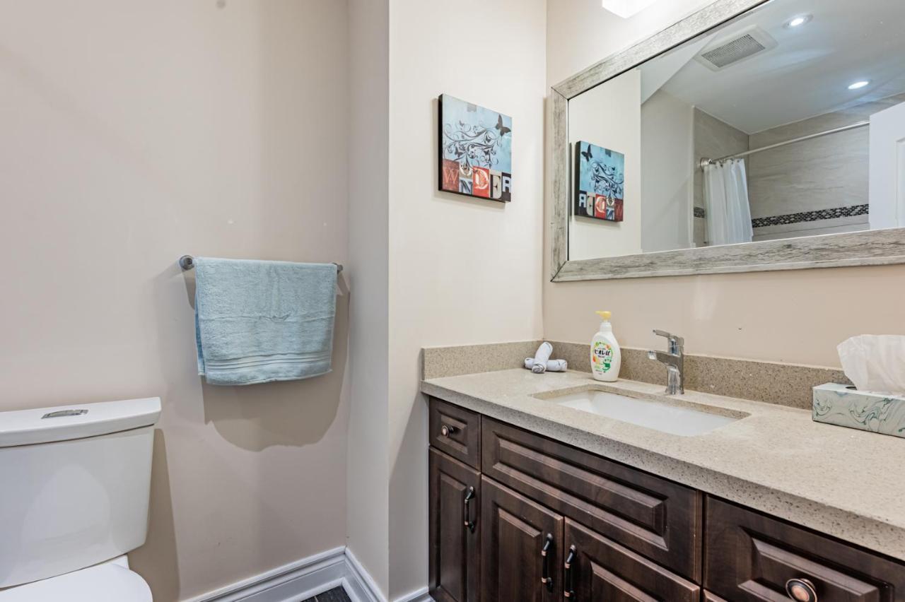 Apartment Beautiful In Downtown Core Close To Subway Station! Toronto