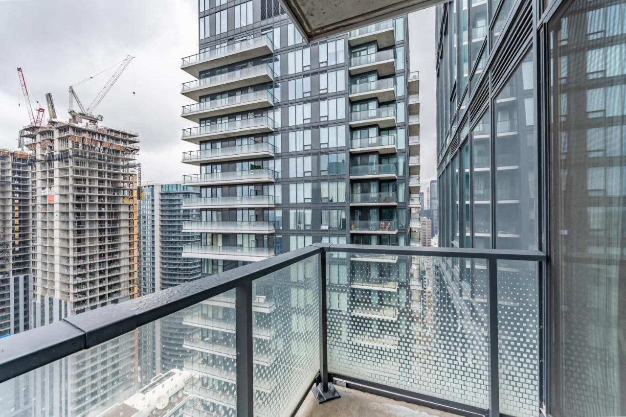 Apartment Lovely In Downtown Core Toronto