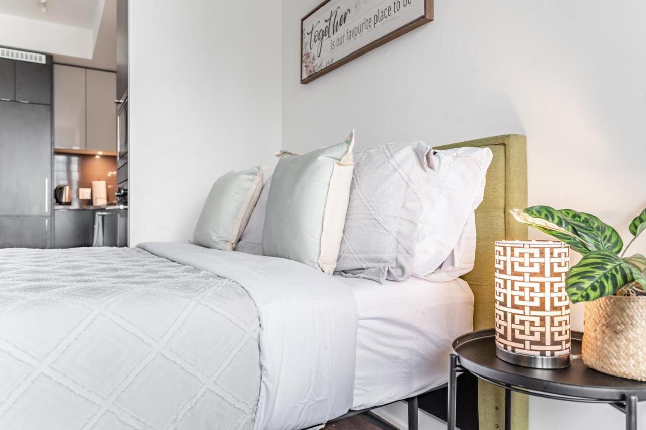 Apartment Lovely In Downtown Core Toronto