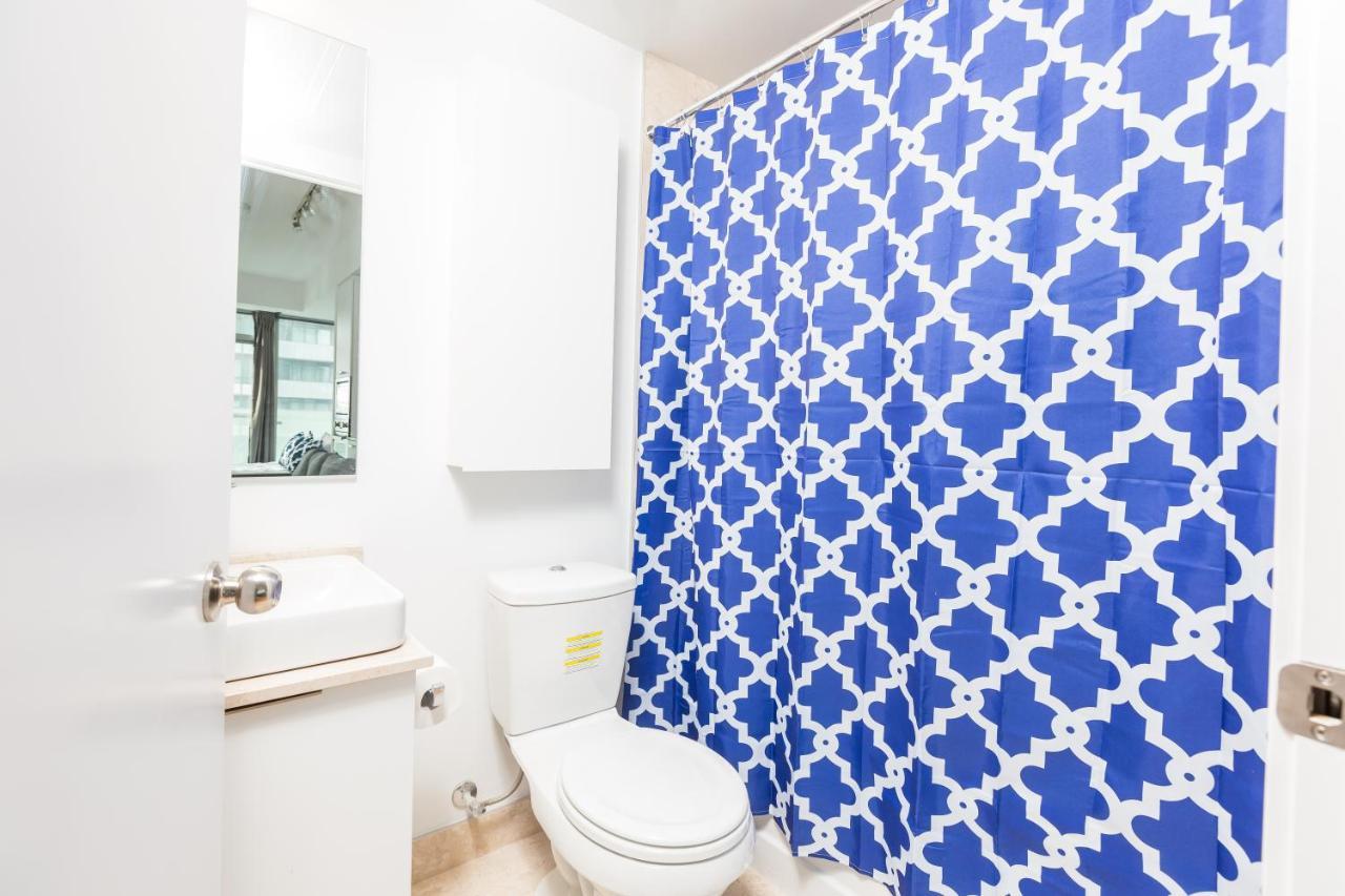 Downtown Condo, Entertainment And Financial District