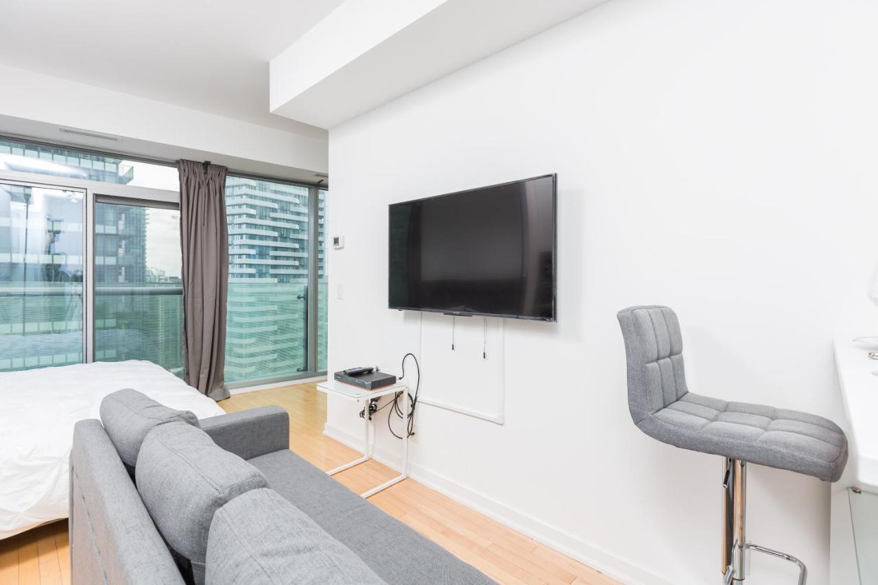 Downtown Condo, Entertainment And Financial District Toronto