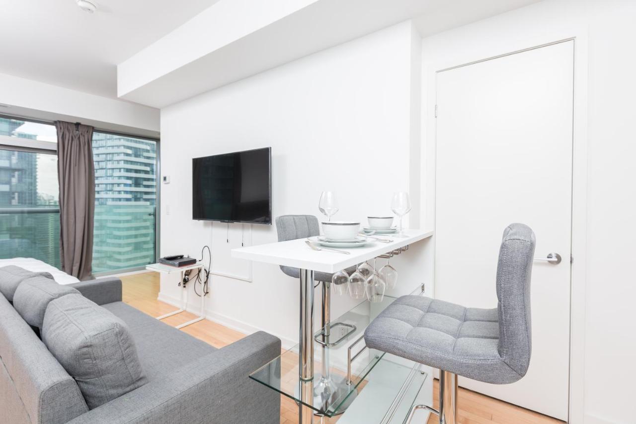 Downtown Condo, Entertainment And Financial District *