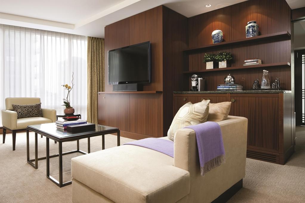 Shangri-la Hotel 5*