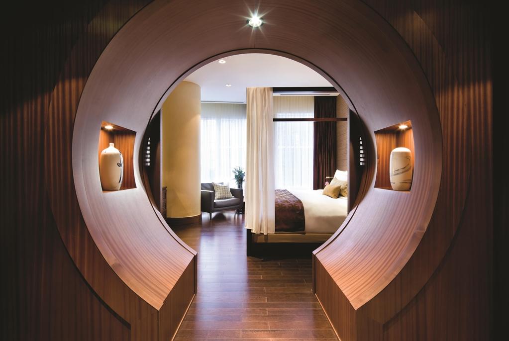 Shangri-la 5* Toronto