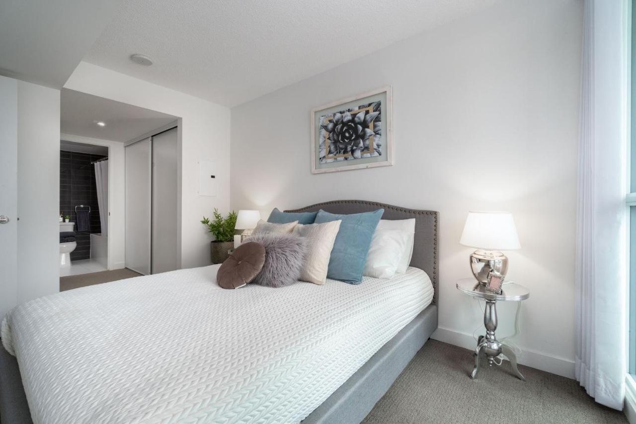 Downtown Condo, Cn Tower, Union Station Toronto