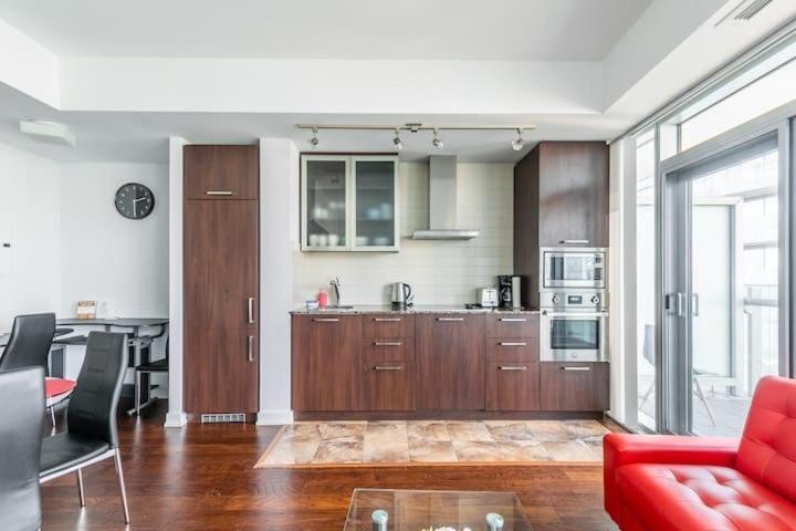 Comfort Opulence Suites Downtown High Floor With Balcony View Toronto