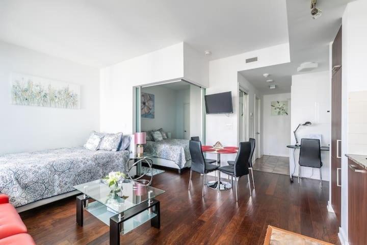 Comfort Opulence Suites Downtown High Floor With Balcony View Hotel Toronto