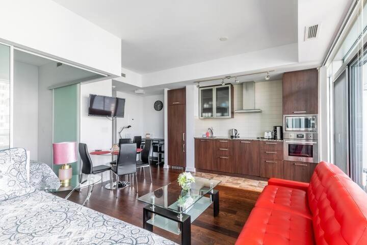Comfort Opulence Suites Downtown High Floor With Balcony View Toronto